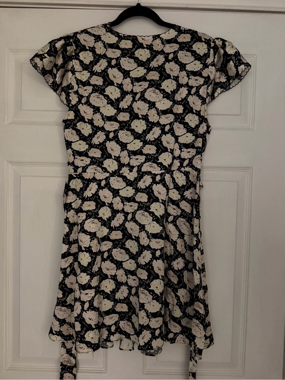 Doen Dianne Mini Dress Black & Cream Floral V-Neck - Picture 7 of 7